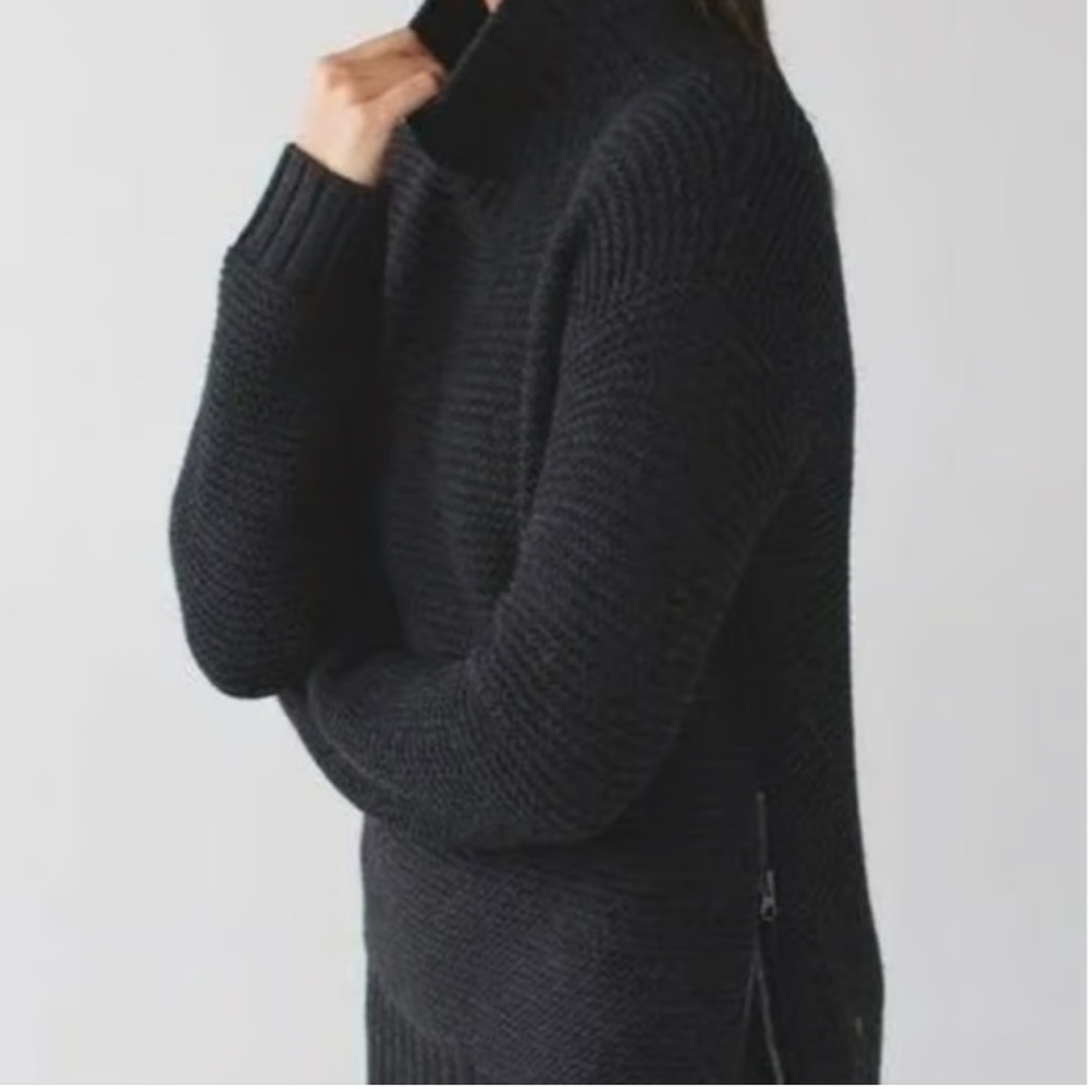 Lululemon Karma Kurmasana Marino Wool Ribbed Knit Pull Over Turtleneck. SizeS/M‎